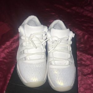 Jordan 11s Low